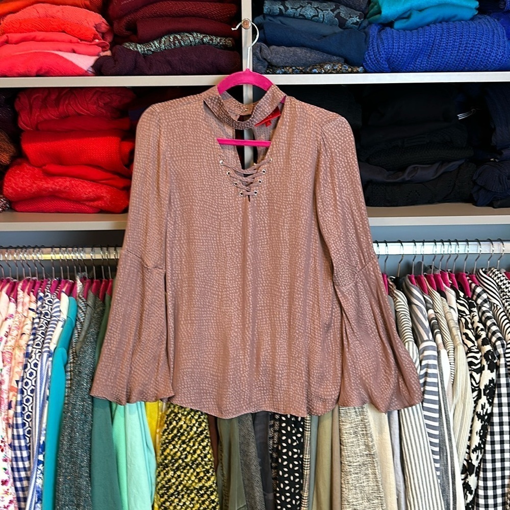 Jennifer Lopez mauve with dots long fluted sleeve v neck blouse size XS